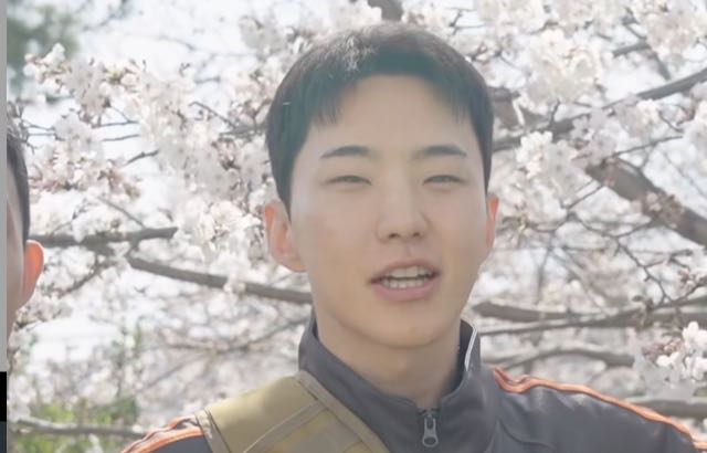 호시가 세븐틴이 하반기에 함께 입대한다는 소식을 전격 공개! 13주년 기념으로 전액 환불 가능한가요? 대표 이미지